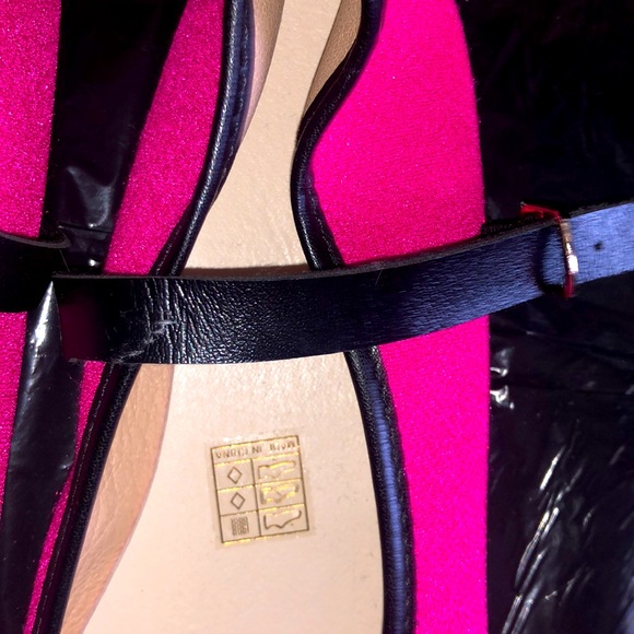 Bright pink flats with adjustable straps - Picture 2 of 3